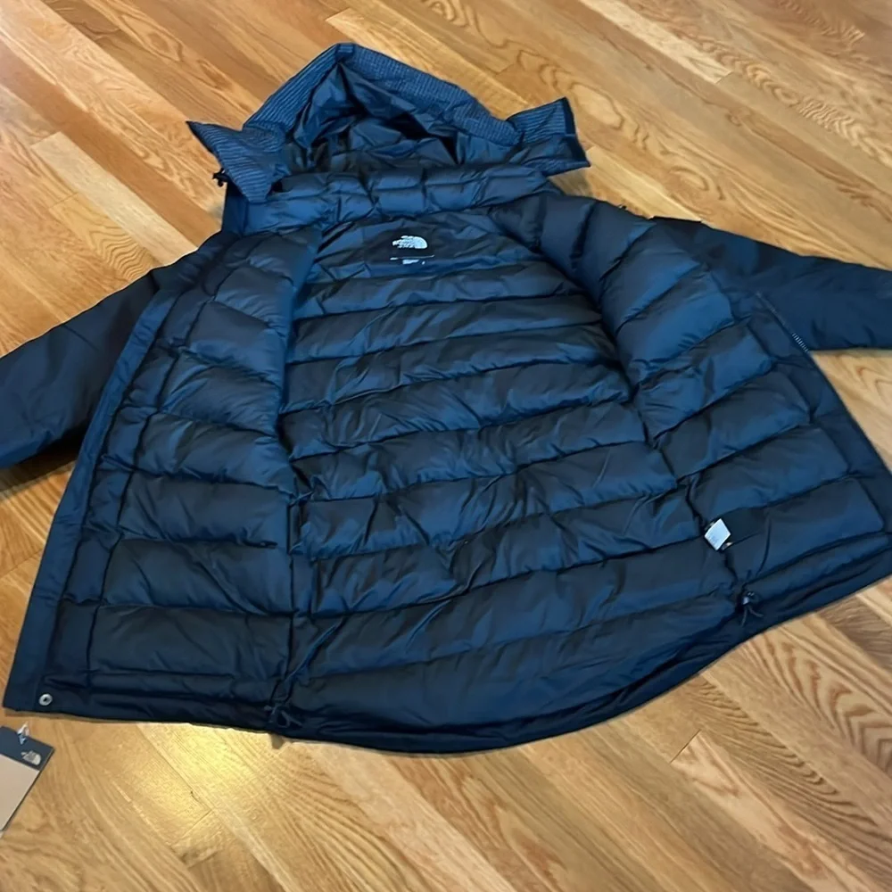 Urban Outfitters x North Face Dryvent Rusts Jacket Size Small NWT